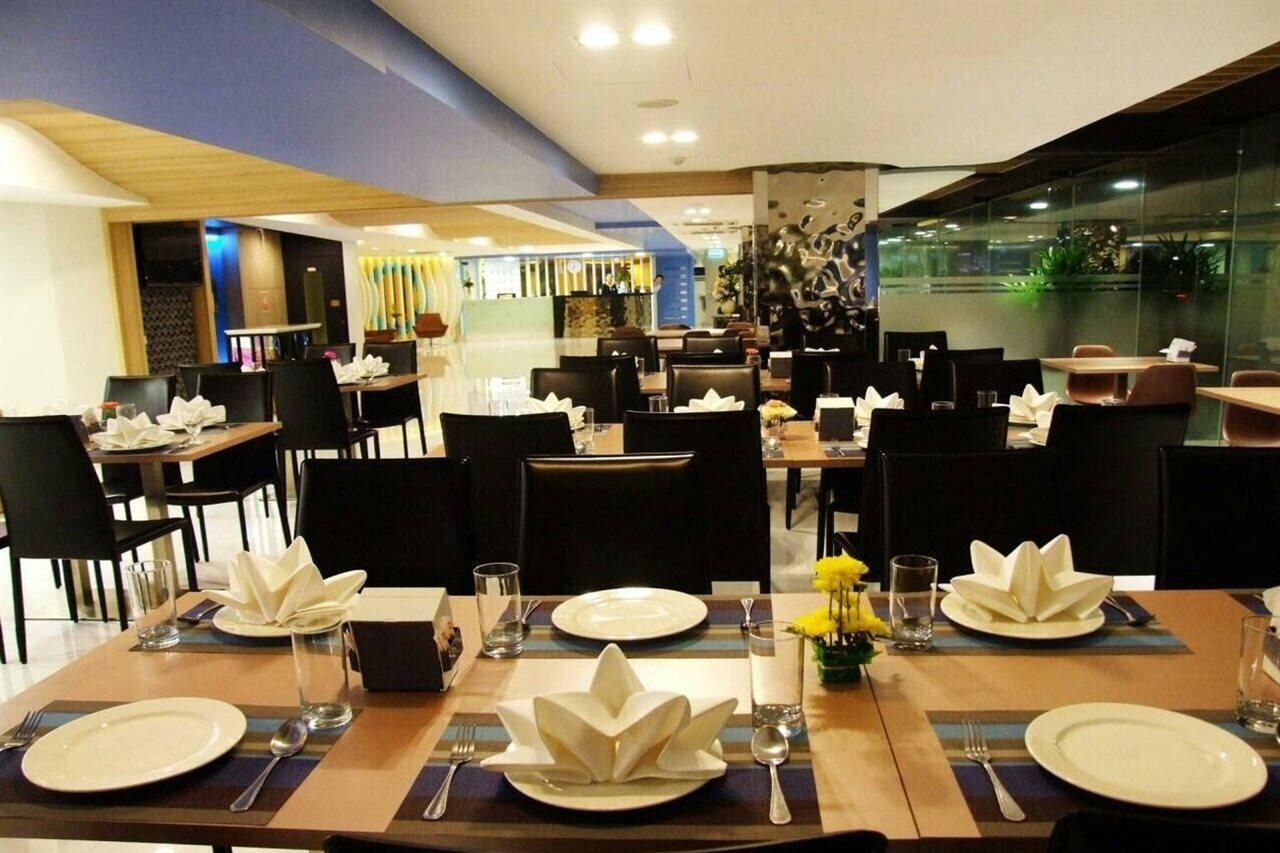 Grand Tower Inn Sathorn Hotel Бангкок Экстерьер фото