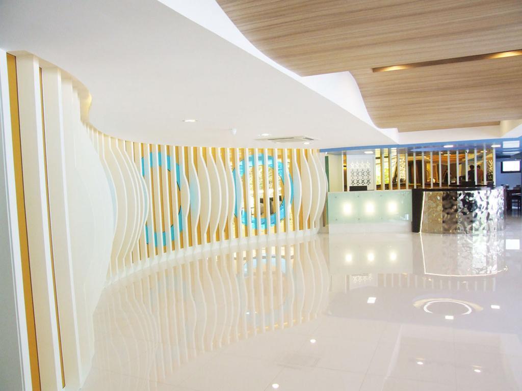 Grand Tower Inn Sathorn Hotel Бангкок Экстерьер фото