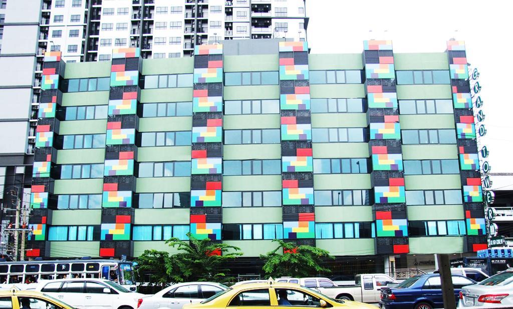 Grand Tower Inn Sathorn Hotel Бангкок Экстерьер фото
