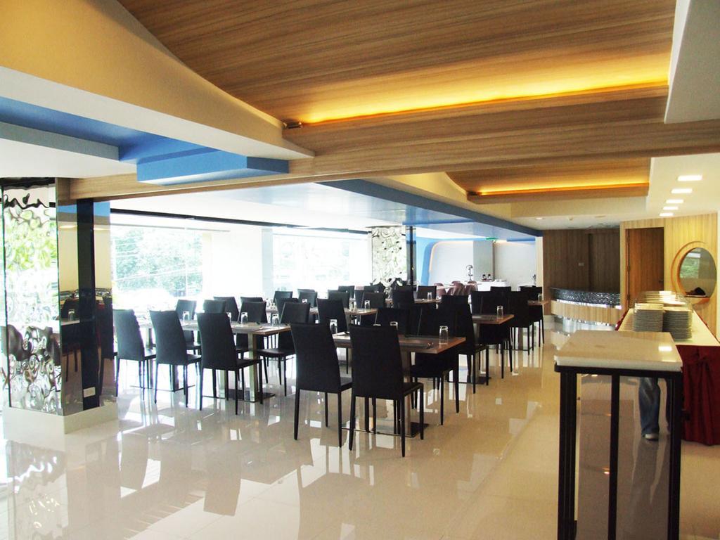 Grand Tower Inn Sathorn Hotel Бангкок Экстерьер фото