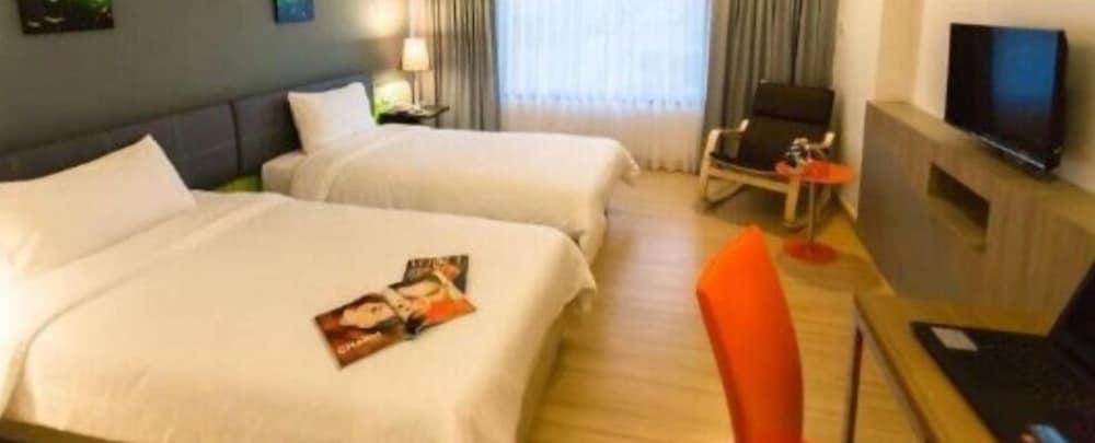Grand Tower Inn Sathorn Hotel Бангкок Экстерьер фото