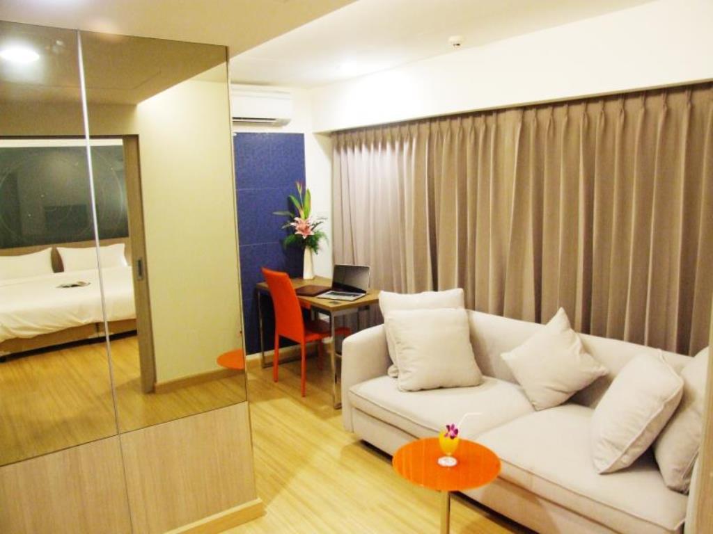 Grand Tower Inn Sathorn Hotel Бангкок Экстерьер фото