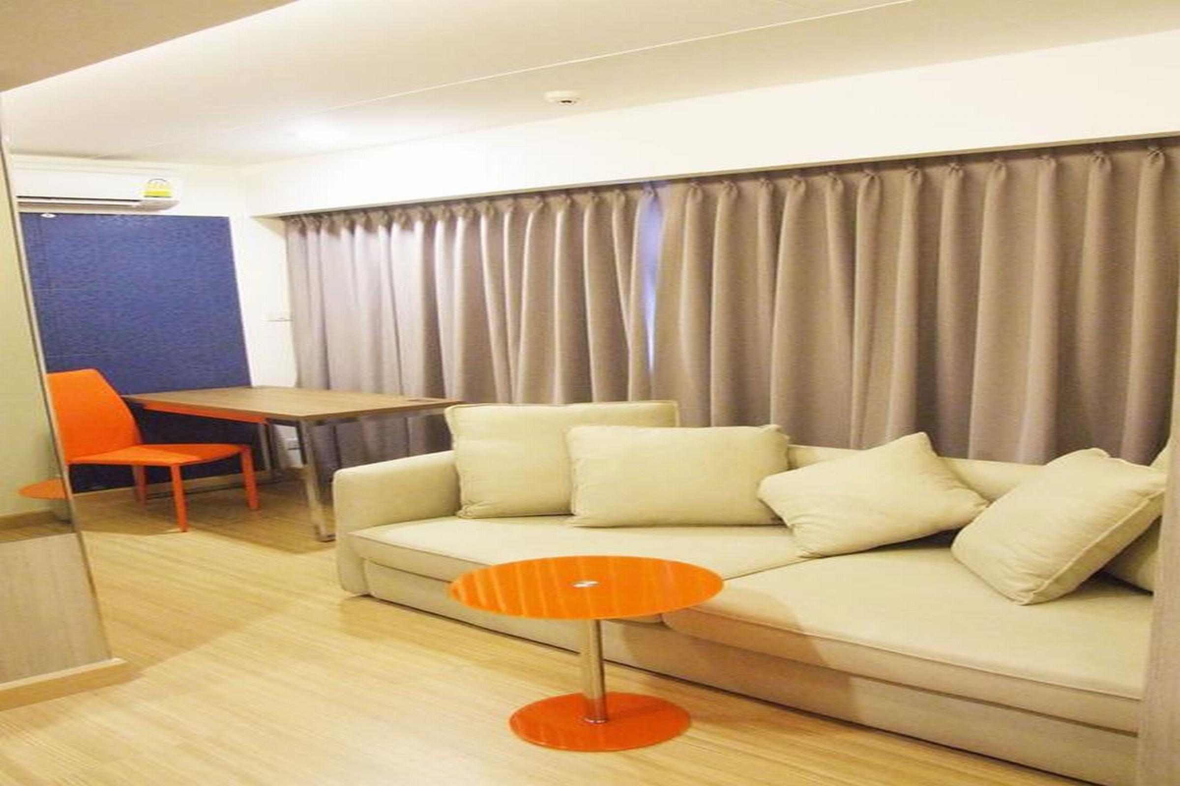 Grand Tower Inn Sathorn Hotel Бангкок Экстерьер фото