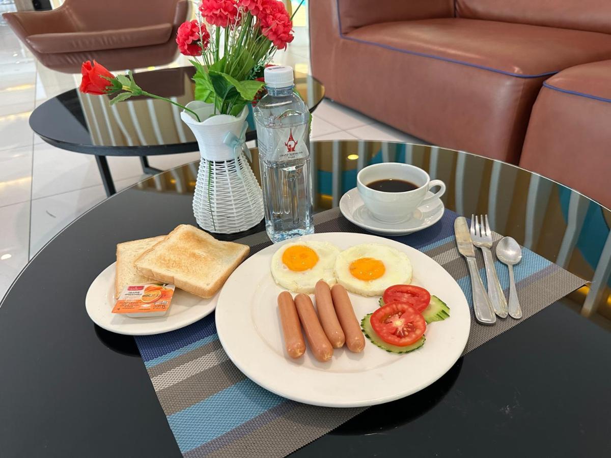 Grand Tower Inn Sathorn Hotel Бангкок Экстерьер фото