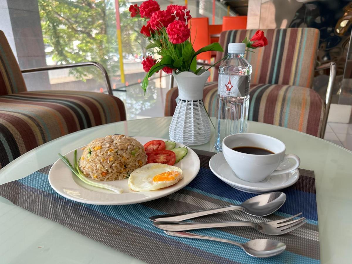 Grand Tower Inn Sathorn Hotel Бангкок Экстерьер фото