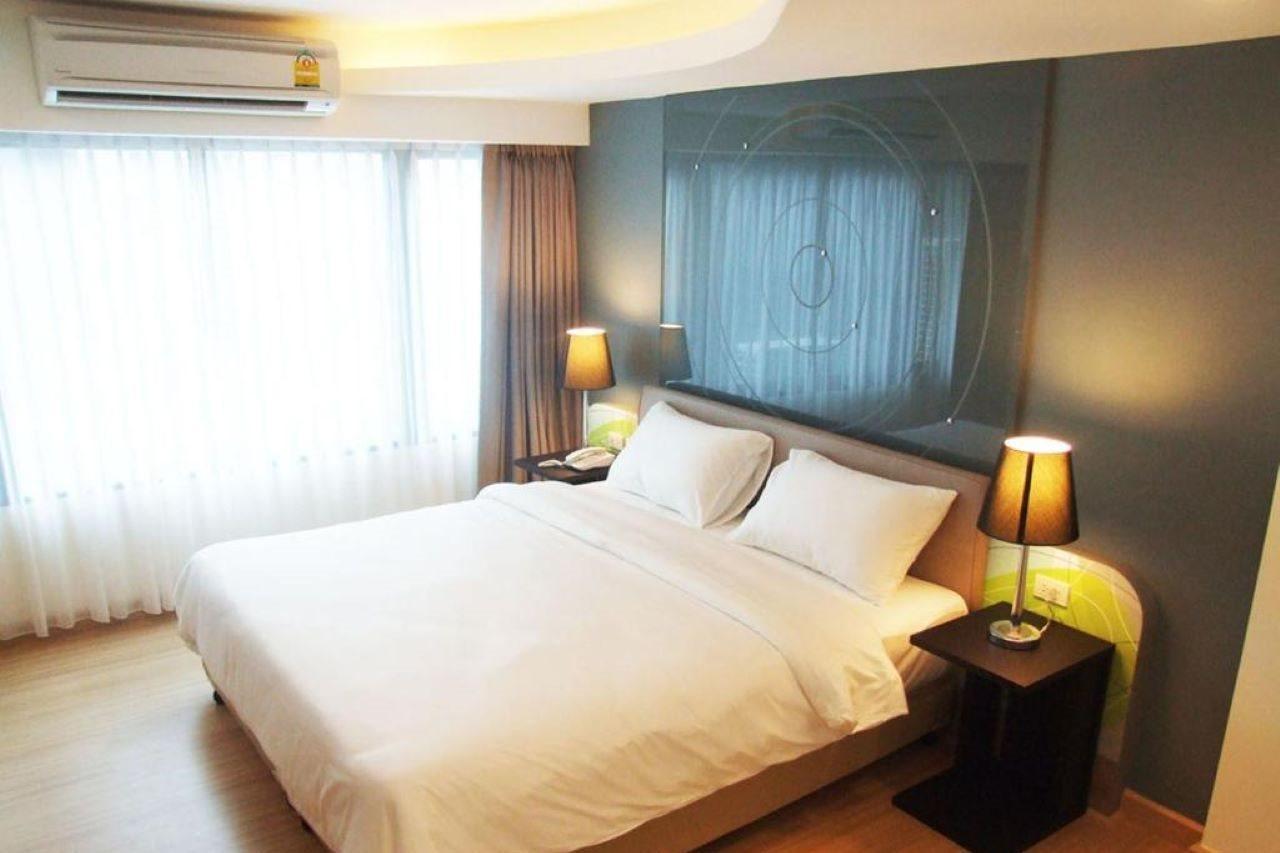 Grand Tower Inn Sathorn Hotel Бангкок Экстерьер фото