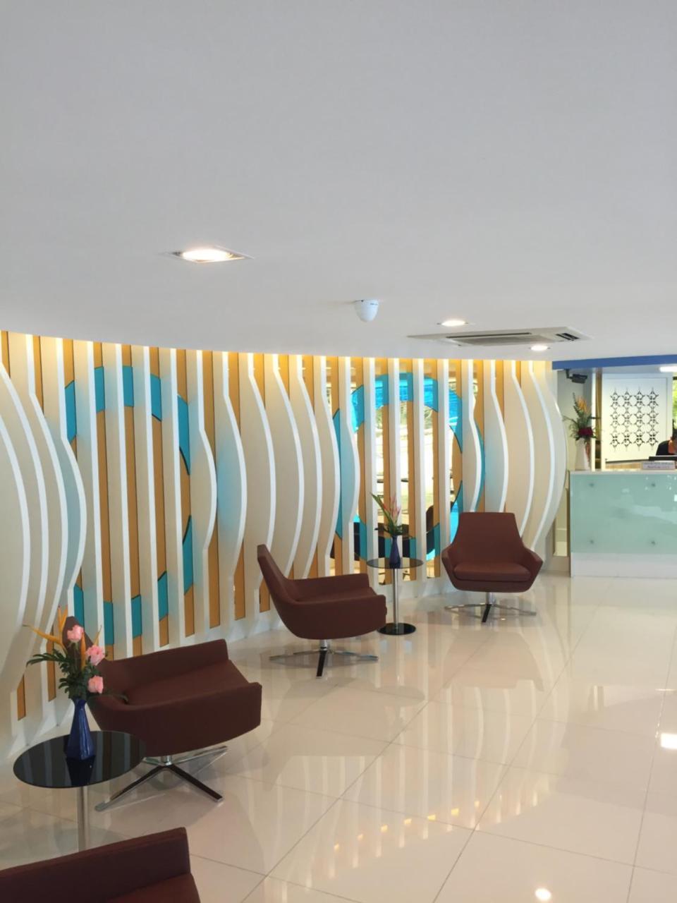 Grand Tower Inn Sathorn Hotel Бангкок Экстерьер фото